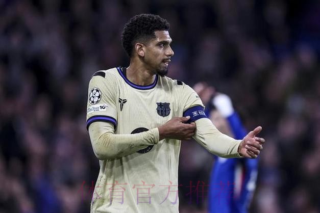 坑惨巴萨?3500万铁卫2年半4次染红!3次致队惨败 球迷怒斥:快滚 坑惨巴萨?3500万铁卫2年半4次染红!3次致队惨败 球迷怒斥:快滚